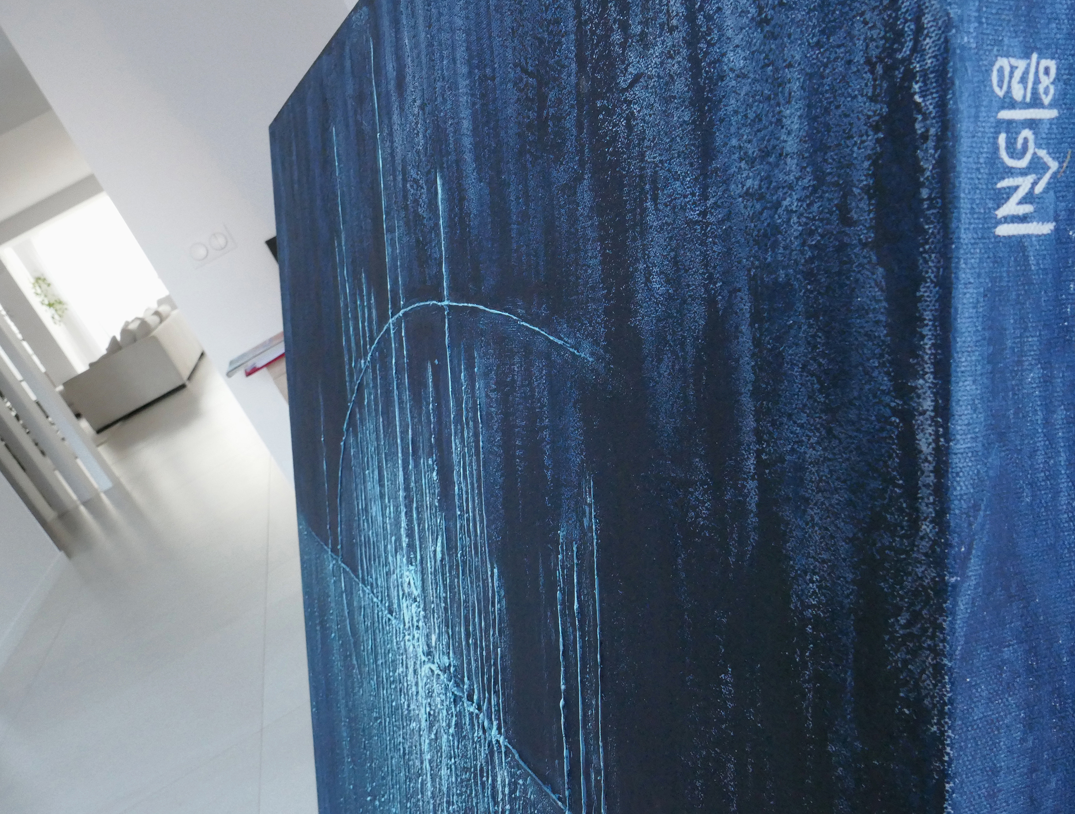 Signature du tableau Empreinte Indigo – Natacha Gillot