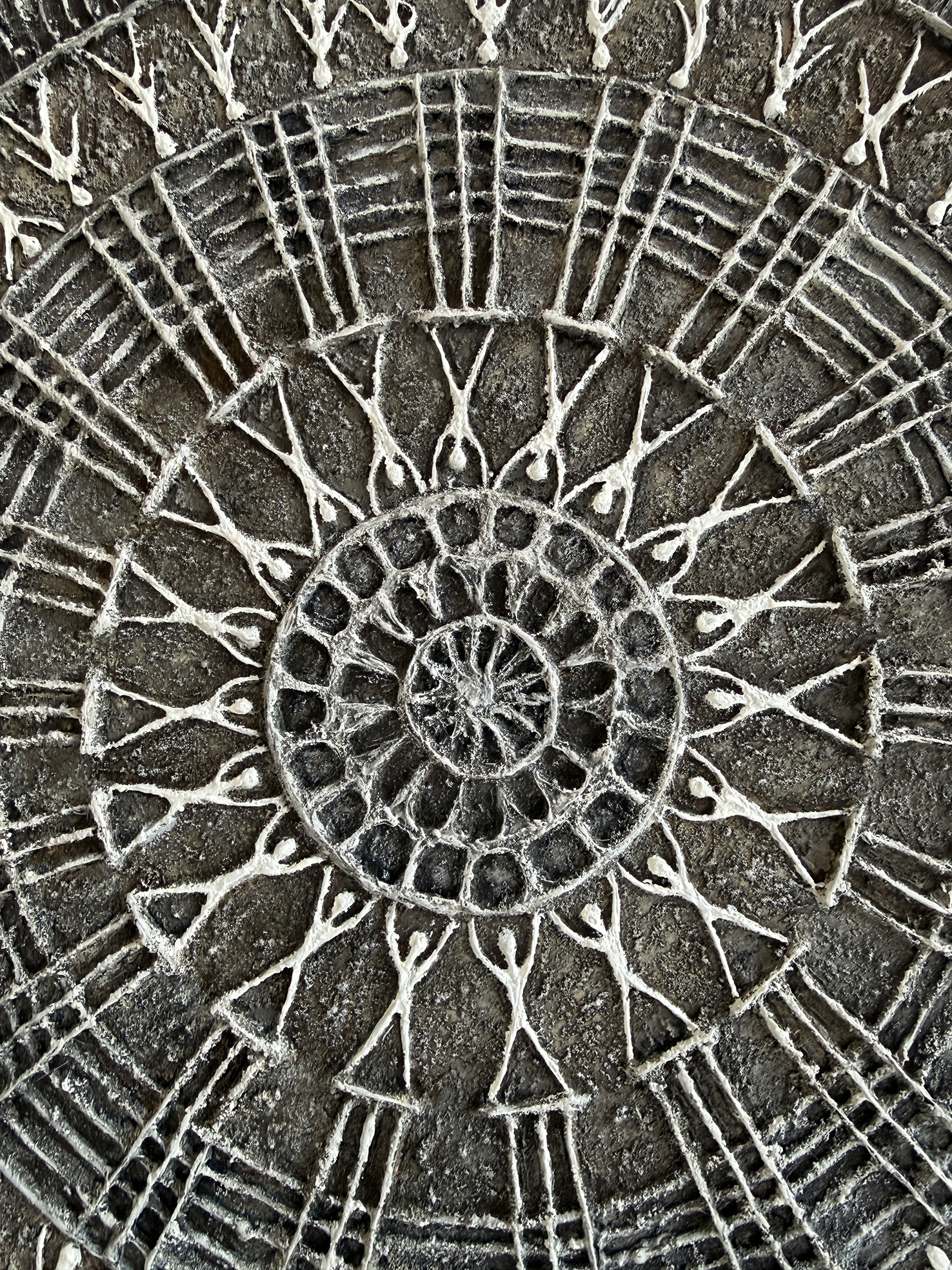 Silhouettes et lignes en relief – Résonance – Natacha Gillot